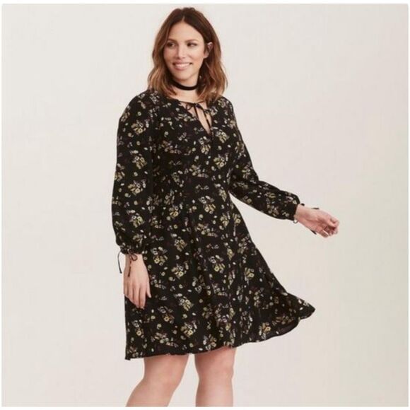 Torrid Black Floral Daisy Tie Challis Smocked Dress Plus Size 2 Long Sleeve Rayo - Picture 1 of 12
